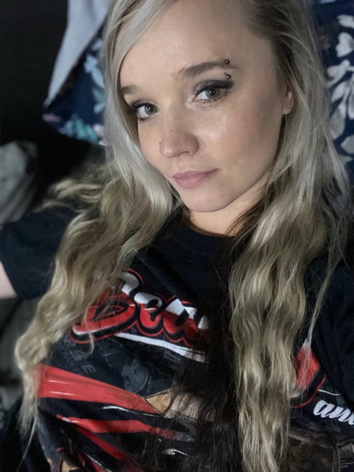 See I look good with clothes on too 🤪🤣 https://t.co/VWpgGgwY7W