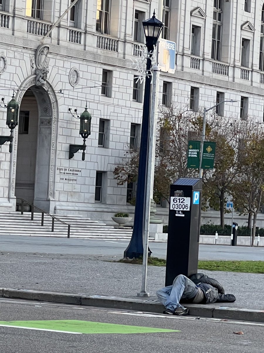 citizenj17's tweet image. The area outside #SanFrancisco City Hall this morning was very interesting. #Fentanyl #DrugLegalization by #Democrats #Friday