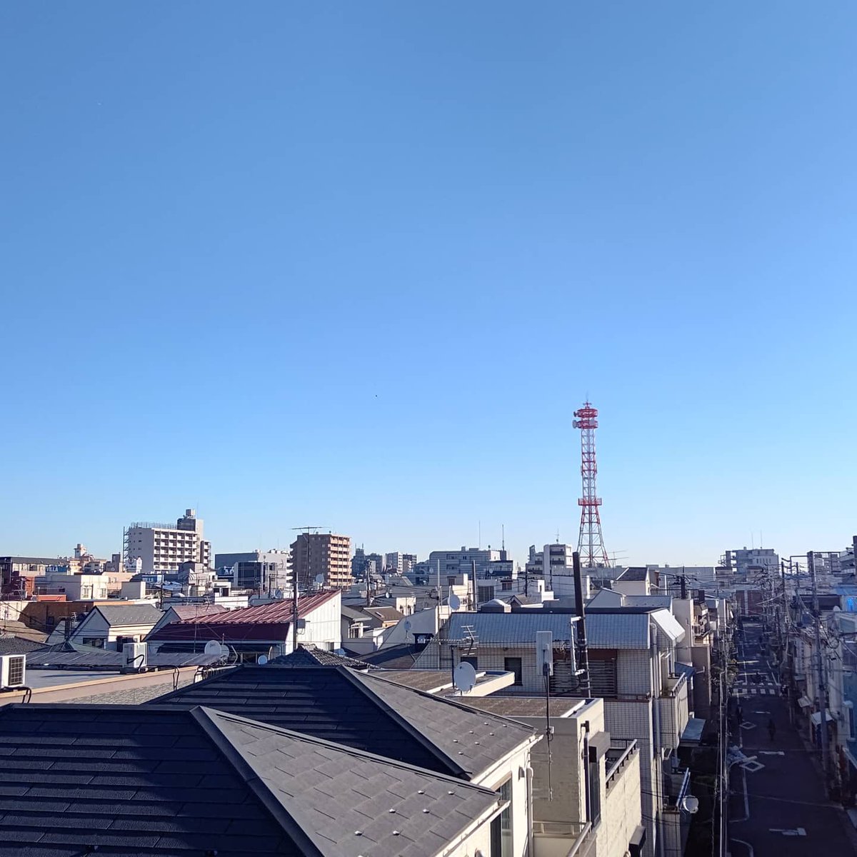 beatnikit's tweet photo. 東京に無事帰還
海外テレワーク、時差が2時間圏内なら可能な事が実証できました
1番厳しい時に入国した事は貴重な経験となりました
#海外テレワーク #東南アジア就労 #コロナ帰国 #ベトナム情勢 https://t.co/RuC1F46uQ6