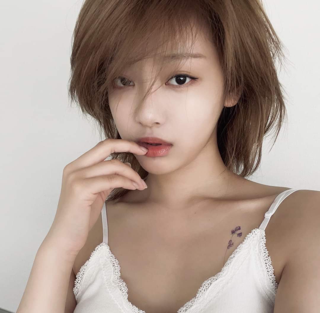 LOOKSNINGNING's tweet photo. this ningning... iconic https://t.co/3Yfv9RwYV4