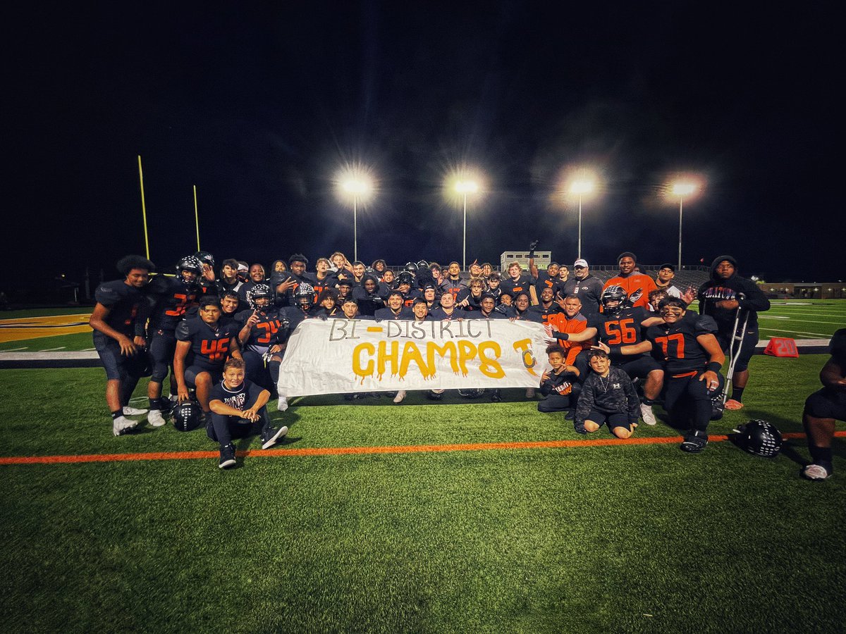 Bi-District Champs! 10-1‼️ Proud is an understatement! Whole team 🔒’d in 😤
On the road next week for round 2! #BallinByTheBay #ForTheCity