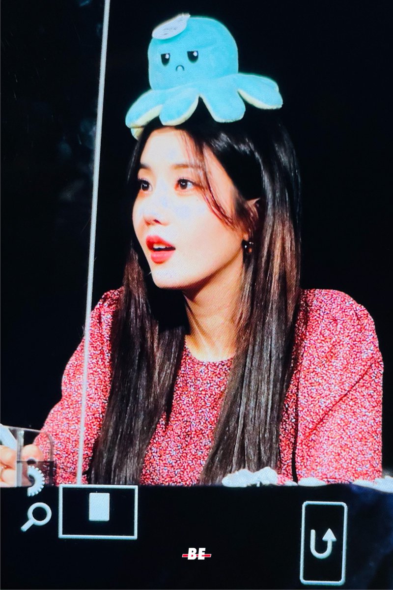 BE___0927's tweet photo. 211113 위드드라마

비대면이 뭐예요?

#은비 #권은비 #KwonEunBi #クォン・ウンビ https://t.co/8lIQbFrurf