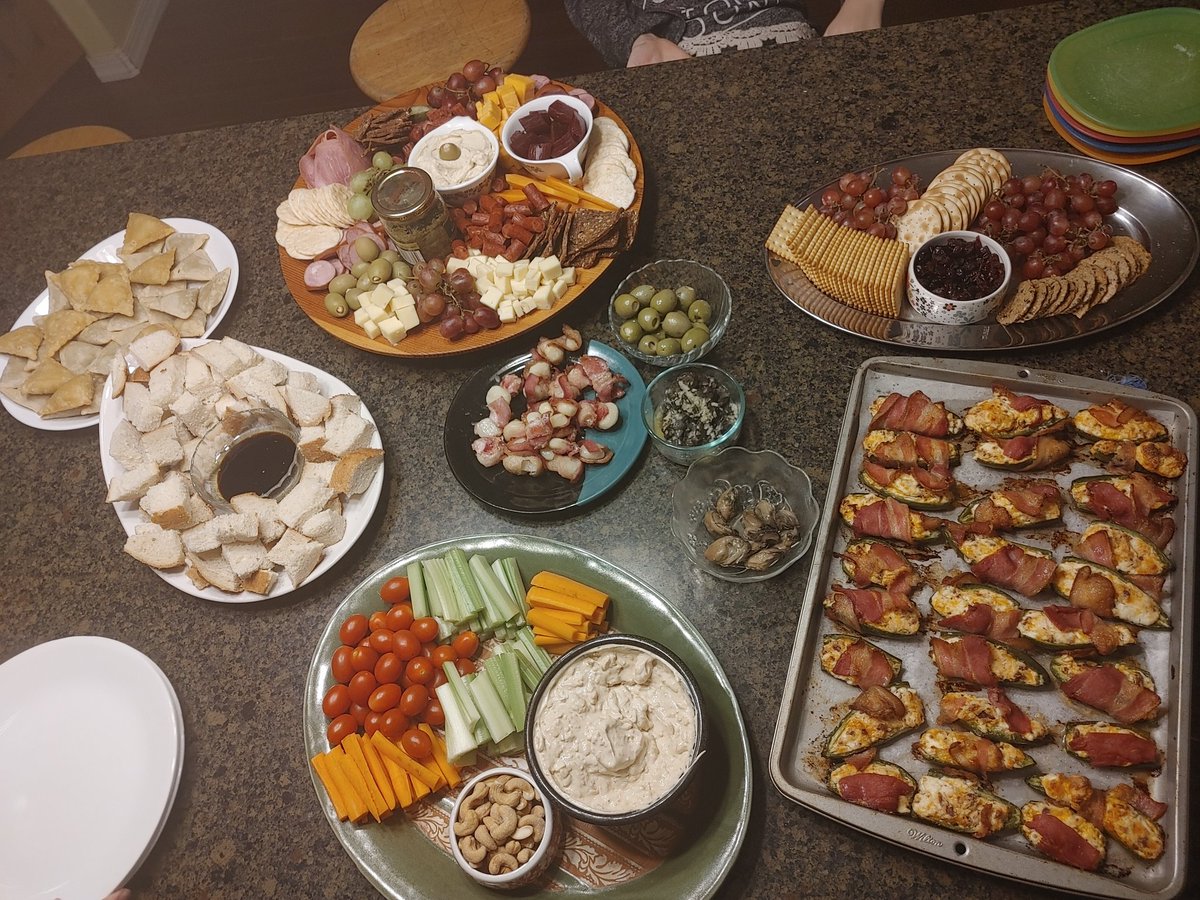 carolinerparke's tweet photo. And cue #rediculous amount of food for the win #tgif #charcutterie https://t.co/NWwgIW6VnG