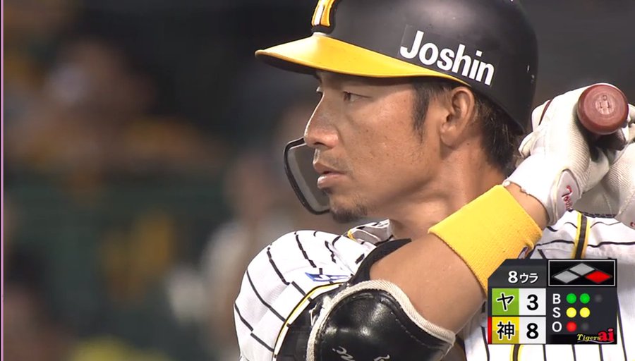 stellasala1's tweet photo. 鳥さん　18年間のプロ野球選手生活お疲れさまでした。いつまでも打席に立つあなたを見ていたかった。

これからも野球関連の仕事に携わって頂けたらと思っています。
ずっと大好きな　ゴッドバーーード🐔🐤🐥🐦🐣 https://t.co/RW7i4DbH1i