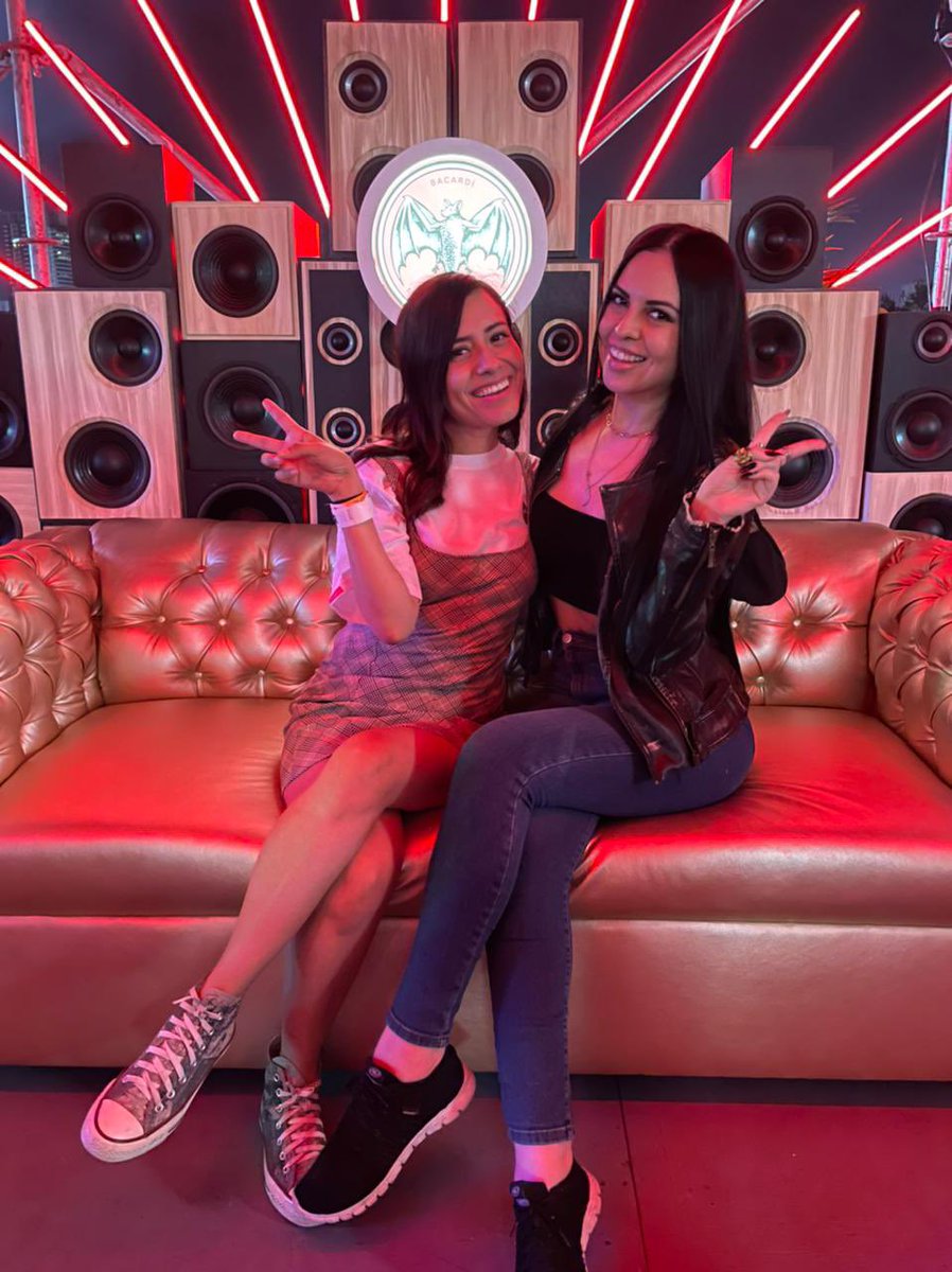 roussalazar_'s tweet photo. Holi desde @TecatePalNorte 😎 @mine_silva ❤️ @BacardiMX #Bacach🎃 #Bacardi90 #BacardiMx #DoWhatMovesYou https://t.co/ZdOAqEaJzt