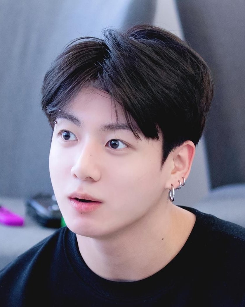 jjklve's tweet photo. bare faced jungkook with his big doe eyes, looking so soft and cuddly 🥺☁️ https://t.co/83X7fkTAEh