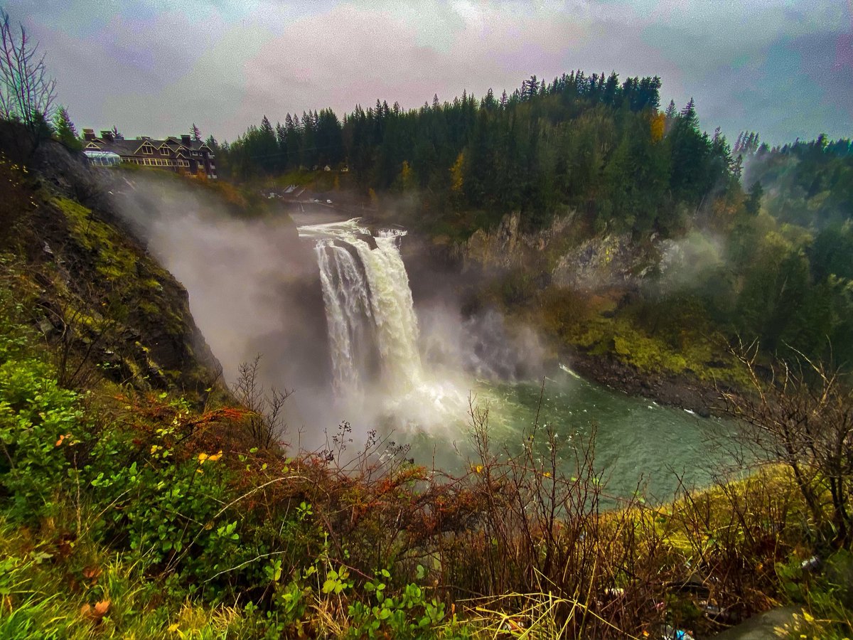 Snoqualmie Falls sure is pretty when it roars. 

#WaWx #SoNorthwest
