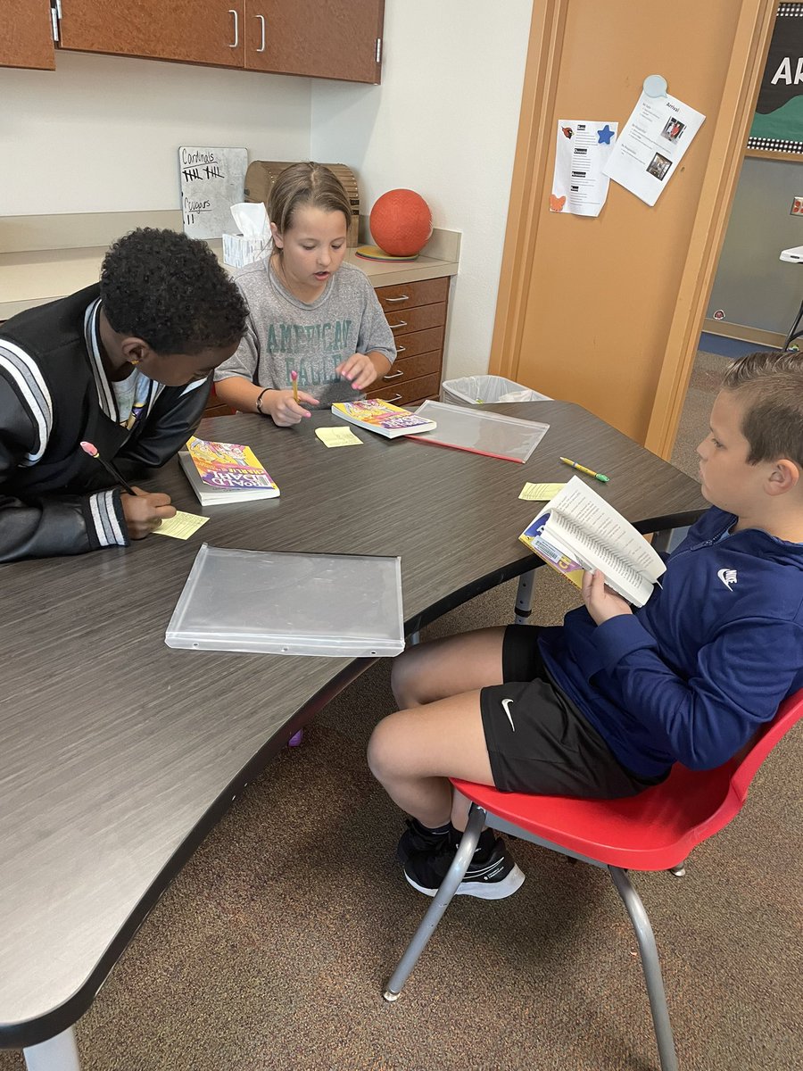 aMAESingReaders's tweet photo. I just love these pictures! These groups are discussing, analyzing and setting reachable goals in their book clubs! Those are some pretty great readers right there! #hmeproud #aMAESingReaders https://t.co/LyOXz46zeS