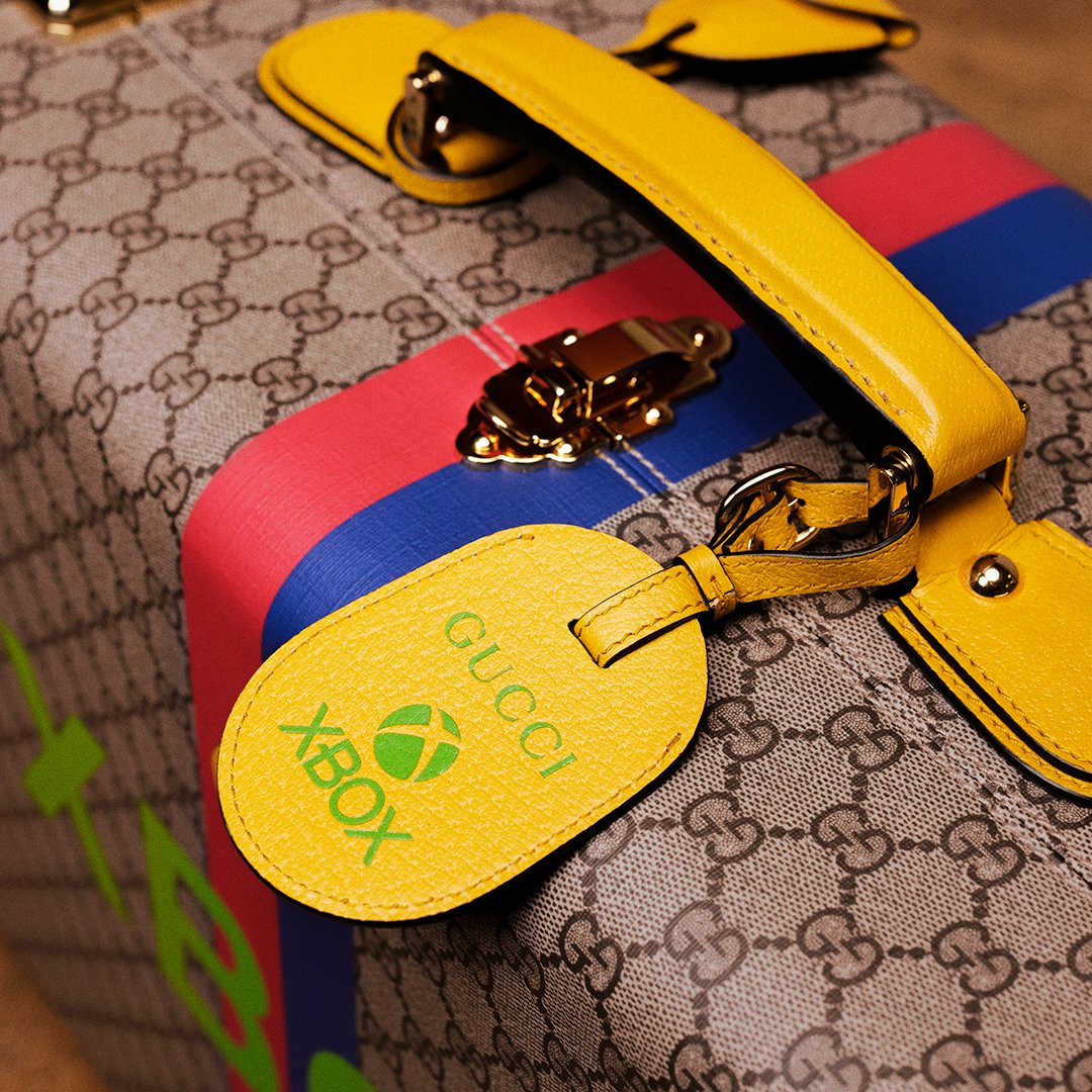 TjInnovadora's tweet photo. Celebrando 100 años de @gucci, la marca de #moda y 20 años de @XboxMexico, la de #videojuegos, se anunció el lanzamiento de 100 consolas #XboxSeriesX edición limitada, c/una a $10 mil dólares
¿Qué opinan?
@InnovaModaTJ #Xbox #Gucci #Tecnología #InnovaModa #TijuanaInnovadora https://t.co/5XwxrverZK