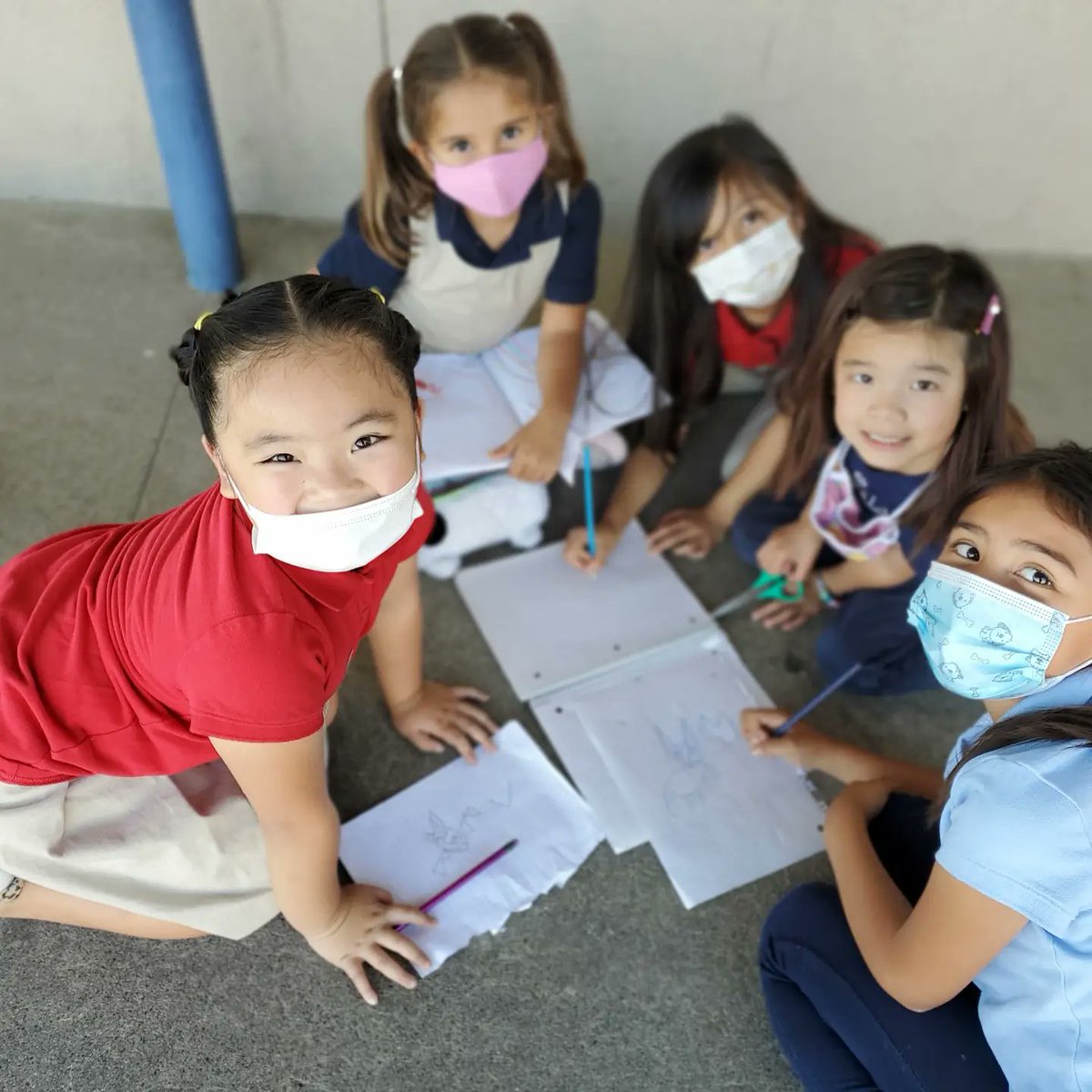VineWCUSD's tweet photo. Art & friends = creative fun for these firsties. #firstgradeartists #vinewcusd @westcovinausd https://t.co/KJzxn2g5pj