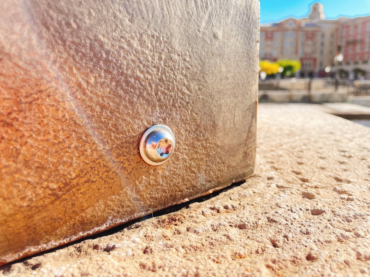 Nejimani1524's tweet photo. 【1日1ねじ】No.349
夢の国で見つけたねじをピックアップ🔩

#ねじ #ネジ  #disneysea #mickeymouse #bearbrick #ベアブリック #medicomtoy #メディコムトイ #figure #toy #cute #1日1ねじ https://t.co/Iq9MLYxDek