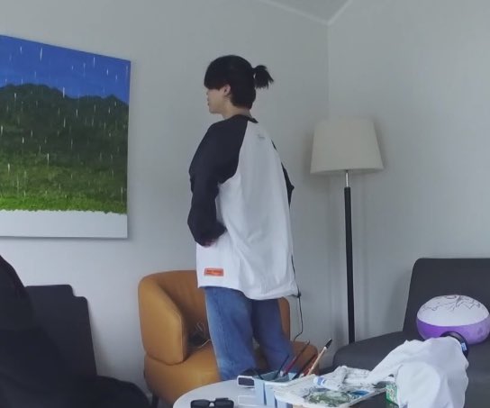 JEONJKM_'s tweet photo. ทำไมเเค่ท่ายืนยังต้องน่ารักน่าจับตีตูดมาก https://t.co/GINWM7YW1o