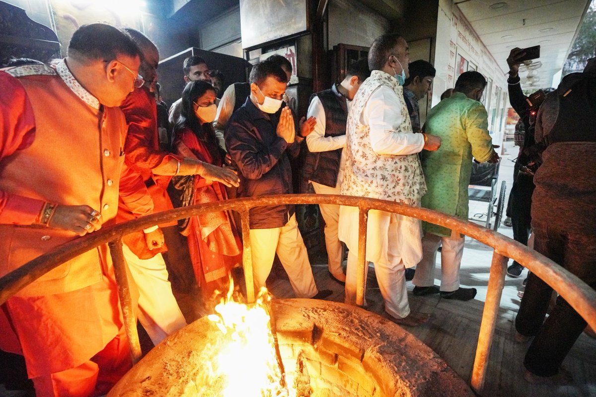 आज शादी की सालगिरह है।

पूरे परिवार के साथ श्री सालासर बालाजी धाम मंदिर में भगवान बजरंगबली जी के दर्शन कर आशीर्वाद लिया।