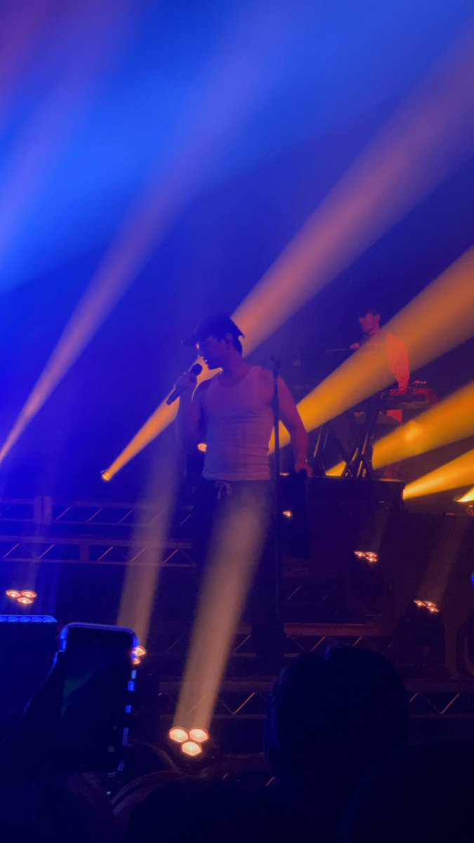 W4NTEDU's tweet photo. anyways here are some concert flicks :) https://t.co/pew3k8FrMR