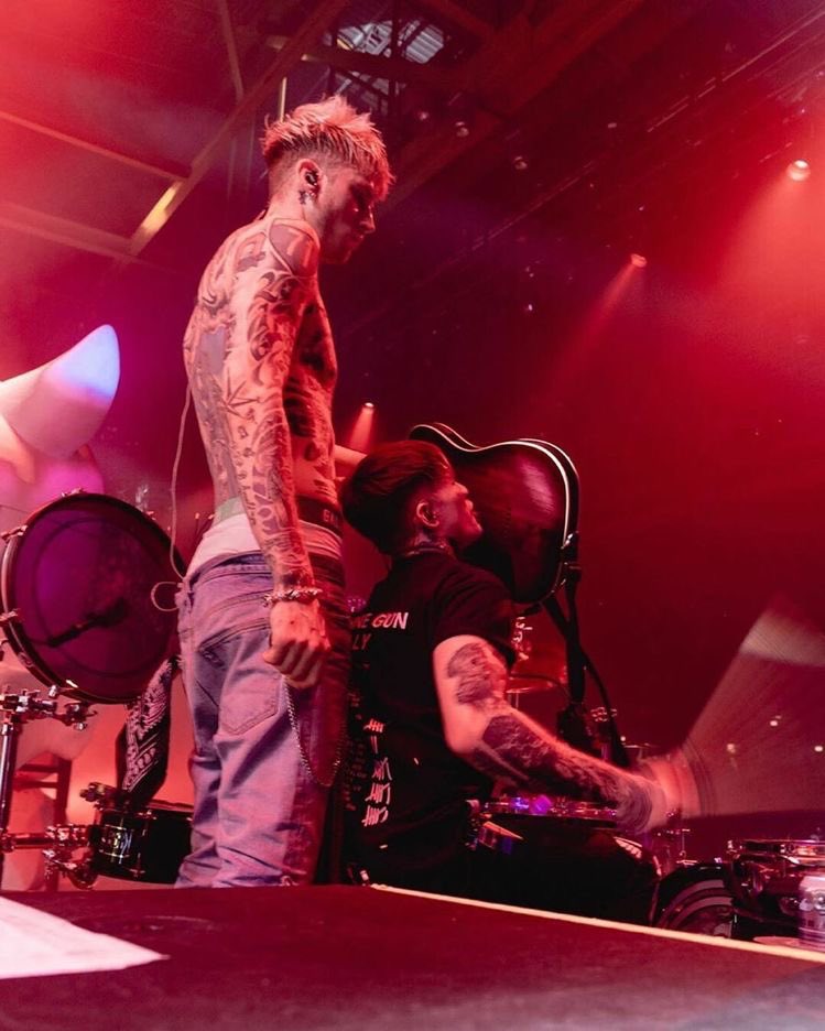 stoneykells's tweet photo. everyone stop & admire them https://t.co/9D7DFdbMdN
