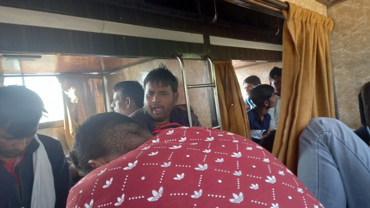bhamumanoj22's tweet photo. Pathetic condition in buses from bikaner to jaipur route 
Karni  travels 
bus time =10 am from ganganagar circle
1 single sleeper = 4 passenger
1 double sleeper = 8 passenger 
&amp; more 
Who is responsible if any accident happen? @jaipur_police @DcDmSikar @IgpBikaner @Bikaner_Police https://t.co/qrWqa7MUJ9