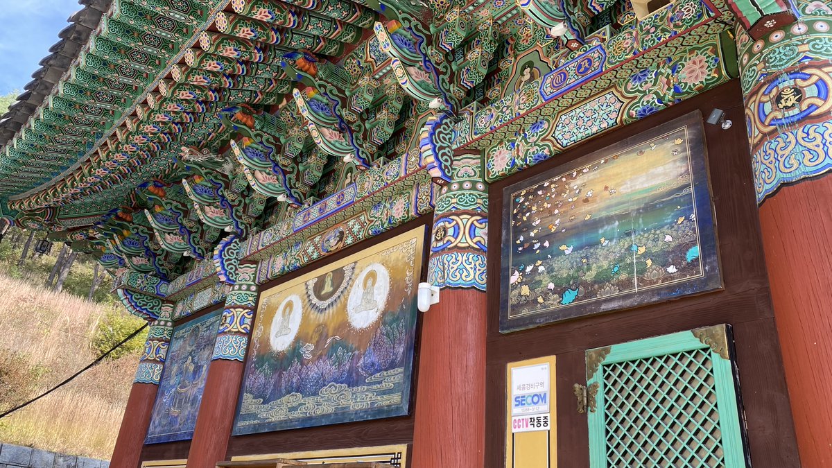 K__Phoenix's tweet photo. 성륜사 (Sungryunsa)
I would like to introduce the works of K-Phoenix painted all over the place.
The first place to visit is Sungryunsa. 
#Temple #culture #nfts #탱화 #선화 #Korea https://t.co/3gxDjmVihs