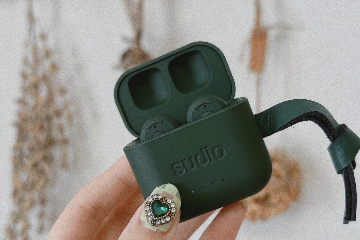 momen0kinugoshi's tweet photo. Sudio(@sudiosweden)
Wireless Earphone Sudio Ett / Green

連続再生時間が約6時間（ANC時4時間）なので本当にバッテリーもちが良くて。出先で沢山音楽を聴いたり、iPadで映画鑑賞しまくっても平気！

北欧ブランドらしい洗練されたデザイン。ペアリングも簡単で音質が良く防水なのも嬉しいポイント🕊 https://t.co/DAKPcl0p2J