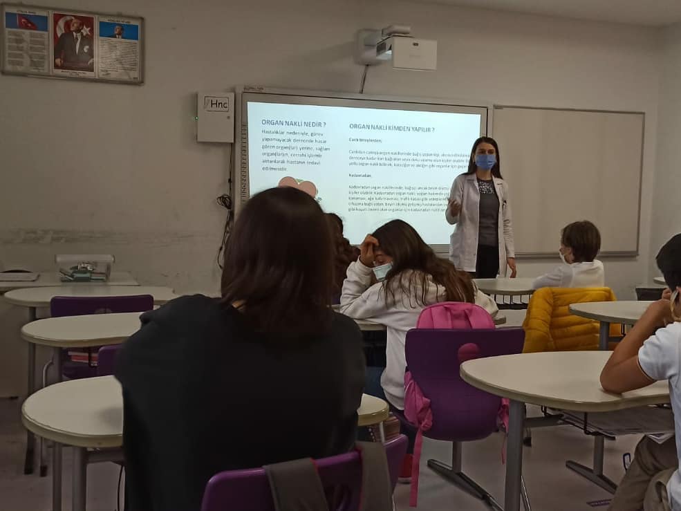 Ortaokul ögrencilerimiz "3-9 Kasim
Organ Bağışı Haftası" etkinlikleri kapsaminda, fen bilimleri dersinde
yapilan sunumla bilgilendirildi ve farkindaliklari arttirildi. 🧠🫁🫀