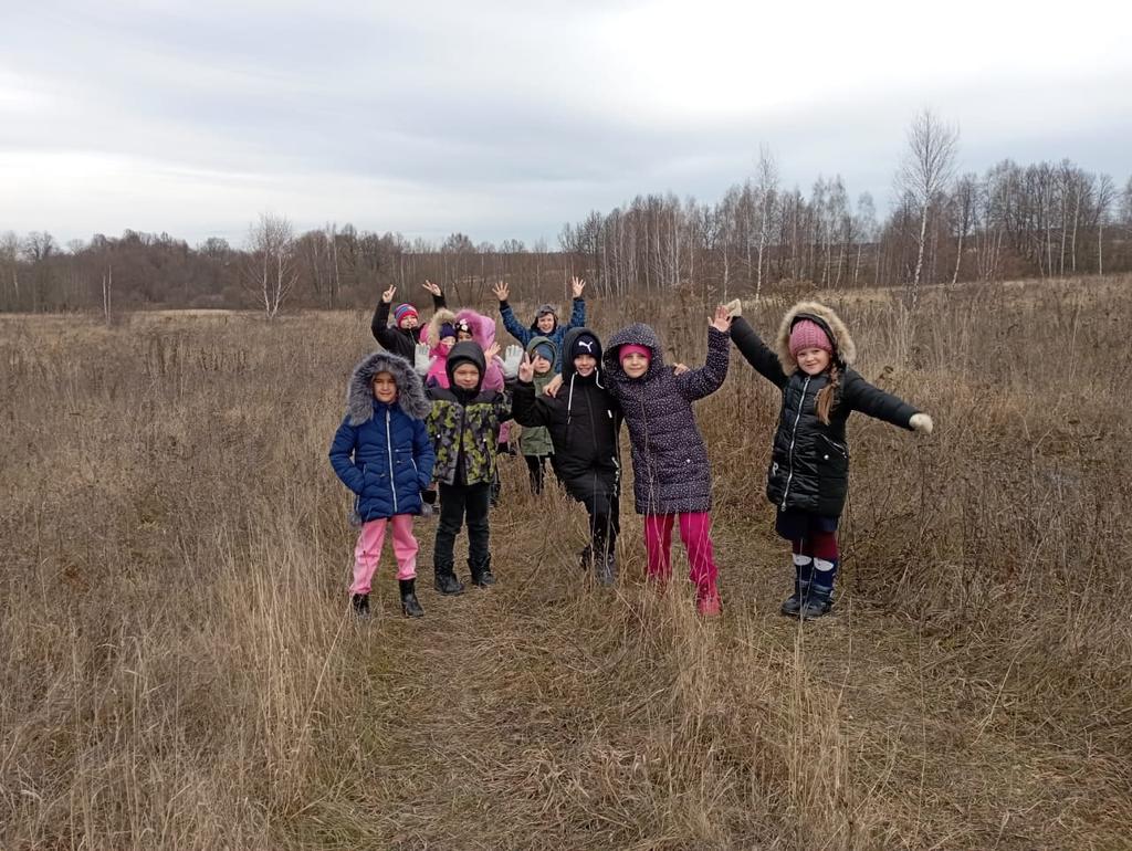Боровковский СДК: В рамках соц. партнерства  дома культуры и школы поход "Последнее путешествие в осень"