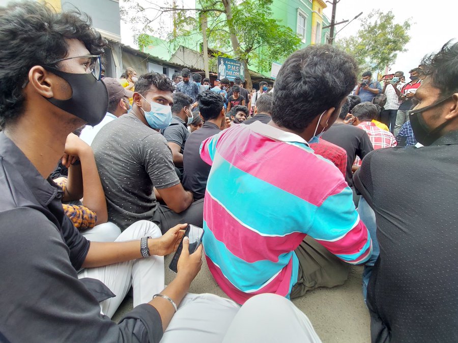 Yazhinii_sri's tweet photo. It's Started Few Hours Ago..!

#JusticeForPontharani https://t.co/qeiWjPLlsq