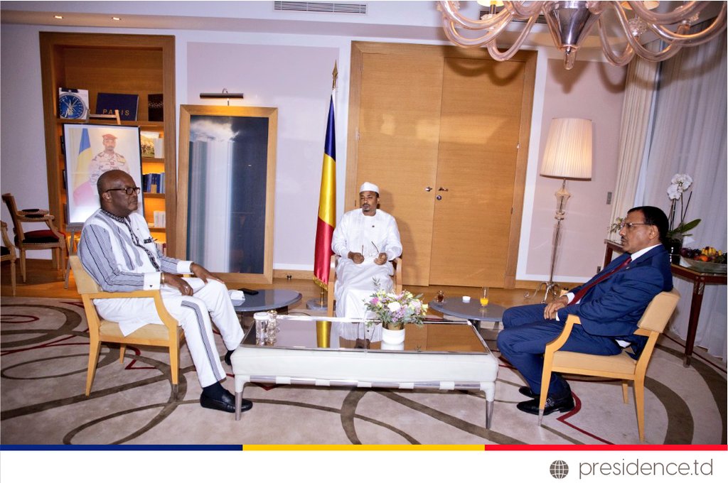 J'ai eu le plaisir de recevoir en marge de mon séjour à Paris, les Présidents Roch Marc Christian KABORÉ du Burkina Faso et Mohamed BAZOUM du Niger. Nous avons discuté sur les voies et moyens de renforcer notre action commune.