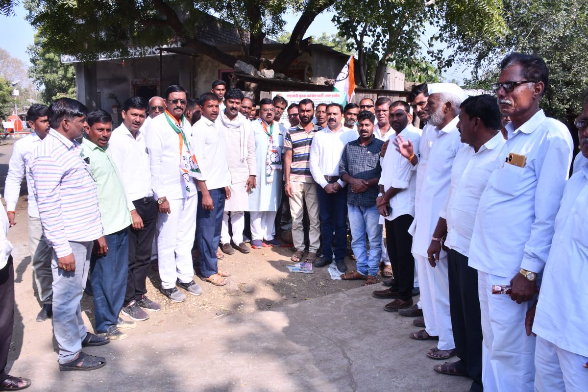 DrPrashant1081's tweet photo. जामनेर तालुक्यातील राष्ट्रवादी युवक काँग्रेसच्या 14 शाखांचे जल्लोषात उदघाटन प्रसंगी राष्ट्रवादी युवक जिल्हाध्यक्ष रवींद्रनाना पाटिल, तालुक्याचे नेते संजयदादा गरुड  युवक तालुकाध्यक्ष डॉ प्रशांत पाटिल आदी राष्ट्रवादी मान्यवर उपस्थित होते.
@MumbaiNCP @Offiofjayantrp @RohitPawarOffic https://t.co/dWe5jtMgSz