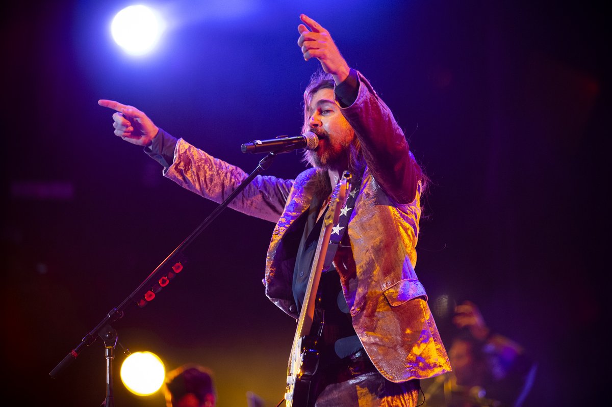trncemx's tweet photo. @juanes en #TecatePalNorte2021 https://t.co/5NGma0Fr9V