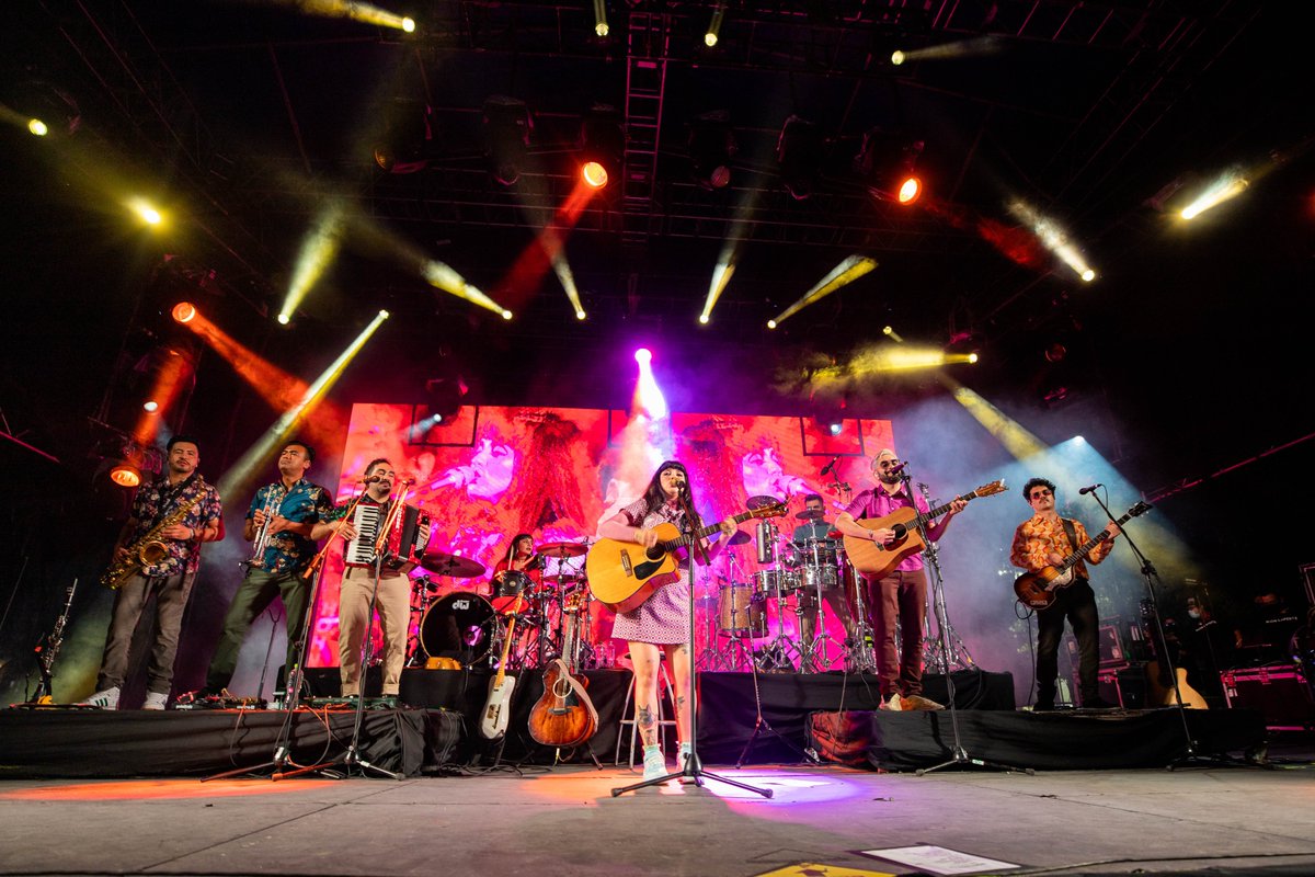 trncemx's tweet photo. @monlaferte en #TecatePalNorte https://t.co/B3yYoQFj3G