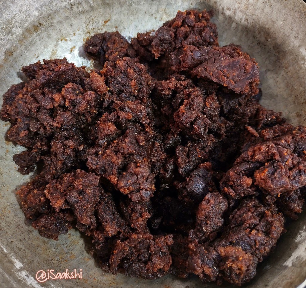 iSaakshi's tweet photo. #nachni #ragi #mandua #laddus made with #homemade desi cow #ghee and #jaggery
#kitchenyoga #desitadka #cooktoheal #HealthyFood #healthyrecipes #foodphotography https://t.co/vJYJbzIBNt
