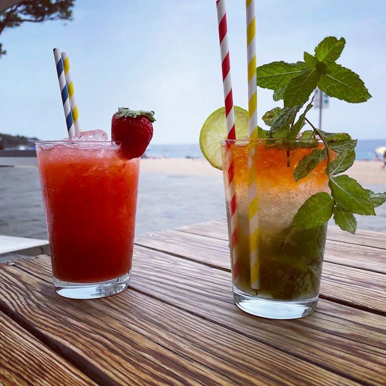 🍴🍸 Voleu fer un àpat deliciós per a dues persones rematat amb dos còctels, a tocar de mar, i a sobre de franc? Doncs alerta, perquè arriba el concurs del restaurant La Calma de Platja d'Aro!

📲 Només heu de fer RT d'aquesta piulada des d'ara i fins a les 8 del matí. Sort!!!