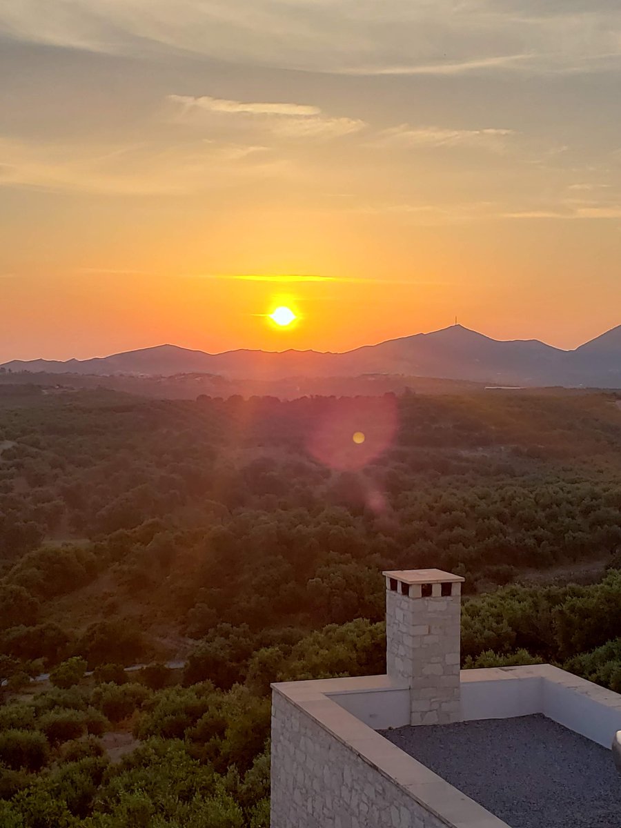 WWIGThasos's tweet photo. In Summer '22, we will be at Dalabelos Estate in Crete! Join for workshop or as a resident, for 2 or 4 weeks. Faculty will include @aimeenez, @JOANNAessayist, @bakkenpoet, @nbakopoulos, and @czoffrun. Applications open! https://t.co/DfIu9YnkWV https://t.co/Q0psUwWxVS