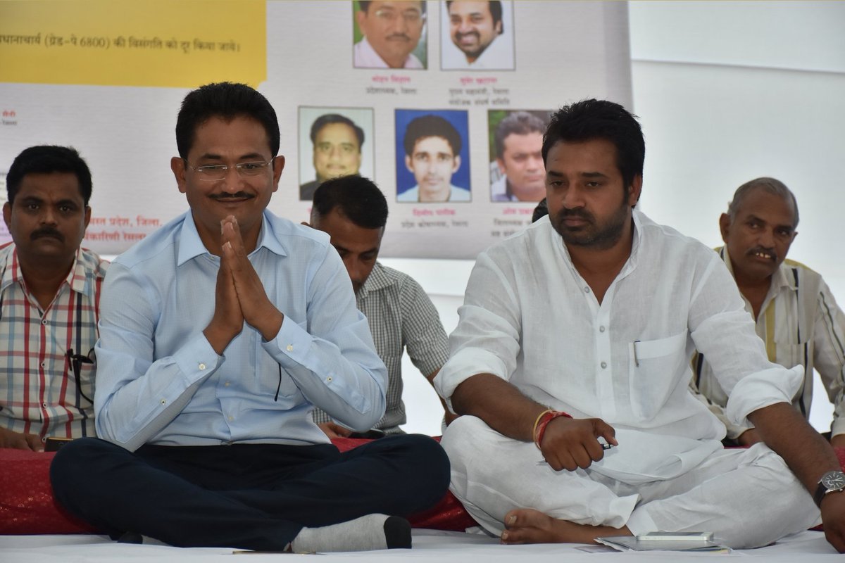 pk_mitharwal08's tweet photo. आदरणीय अशोकजी गहलोत, गोविंदसिंहजी डोटासरा का प्राचार्य-उपप्राचार्य के 15000 पद सृजन हेतु आभार
#आभारगहलोत_डोटासरा।@ashokgehlot51 @GovindDotasra @kana_ias @Reslarajasthan @zeerajasthan_ @1stIndiaNews @RajCMO @MohanSihag24 @SumerKhatana8 @Bhanwar99gujar @AshokShekhpura @DrAshokJat https://t.co/YGRtu6hFQJ