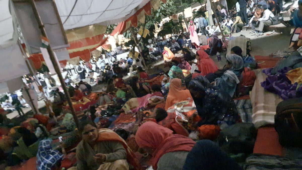 mirza_shahdab's tweet photo. राजस्थान मे लगातार बेबसी की मौत मरते संविदा शिक्षक जबकि इस बार वचन पत्र में नियमितीकरण का स्पष्ट वादा भी है
#पैराटीचर_आपके_द्वार
#पैराटीचर_आपके_द्वार
@ashokgehlot51 @NargisBano_ @HansrajMeena @hafizgandhi @AshrafFem @_garrywalia https://t.co/mcfCJzwqIT
