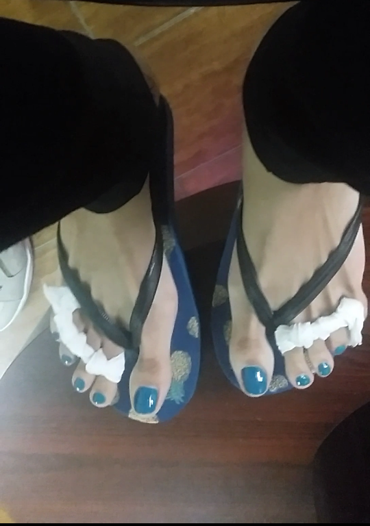 prettydelicatef's tweet photo. Snuck a teensy video (OF) at the nail salon 🤫 thanks to the generous person who paid for this pedi 💓 https://t.co/ldbtxD6uIx
