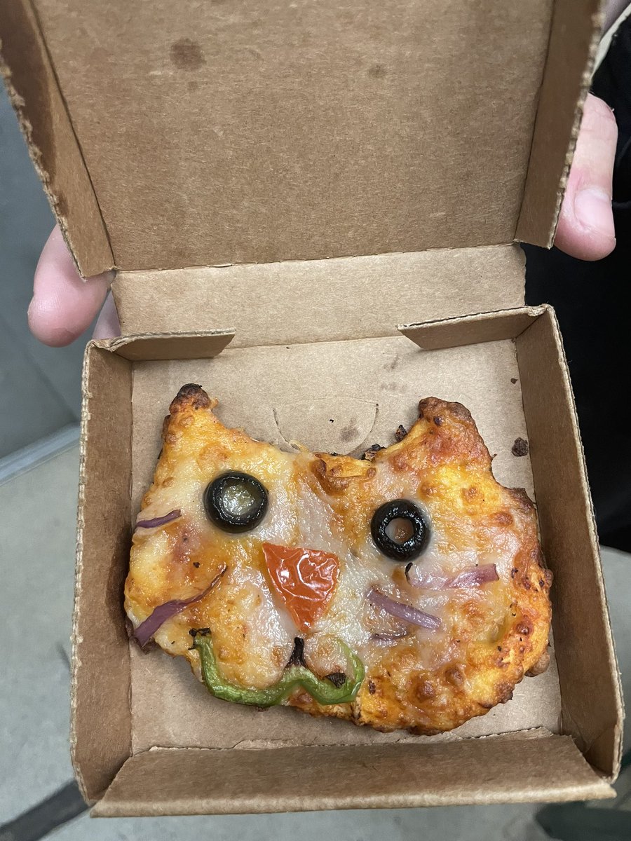 ConsciousCassi's tweet photo. #pizza #cat https://t.co/rxzGaoW1er
