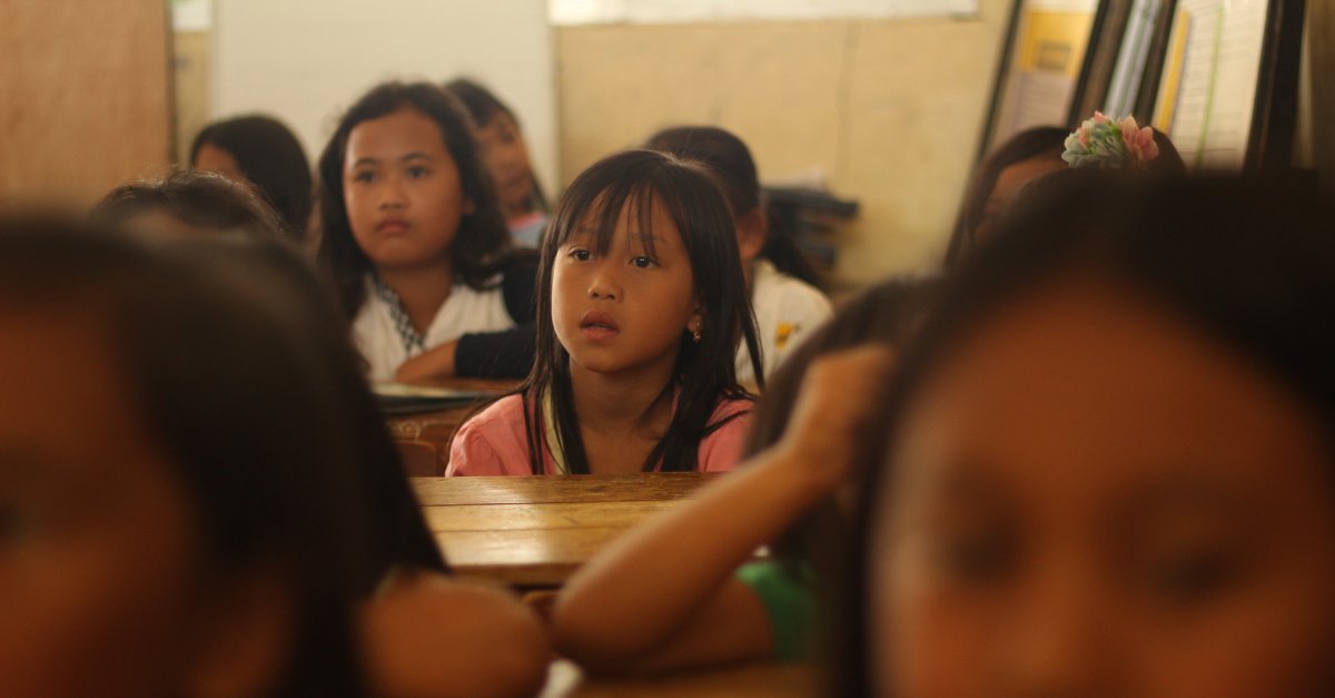 OxUniPress's tweet photo. In an article, Fathima, Managing Director for OUP's Education division, explores the shift towards digital learning and concerns around the growing digital divide in education. #DeepeningDigitalDivide https://t.co/Mo3ym8dWIE https://t.co/m0fRX3glq9