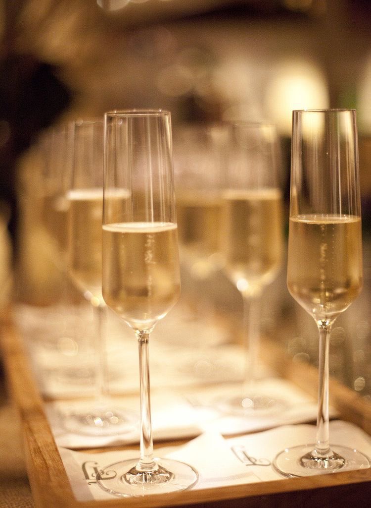 kateringeu's tweet photo. ⠀⠀⠀⠀⠀⠀⠀
⠀⠀⠀⠀⠀ ⠀ Beverages 

Untuk minuman, selain mengandung alcohol, nizuba juga menyiapkan beberapa minuman Alcohol, Classical Champagne, White Wine, Blueberry Cocktails with Gin dan The Prettiest Peach Cocktails

•• 

#RoyaumeDeUnivers  
⠀⠀⠀⠀⠀ https://t.co/8VLHM5rAYH