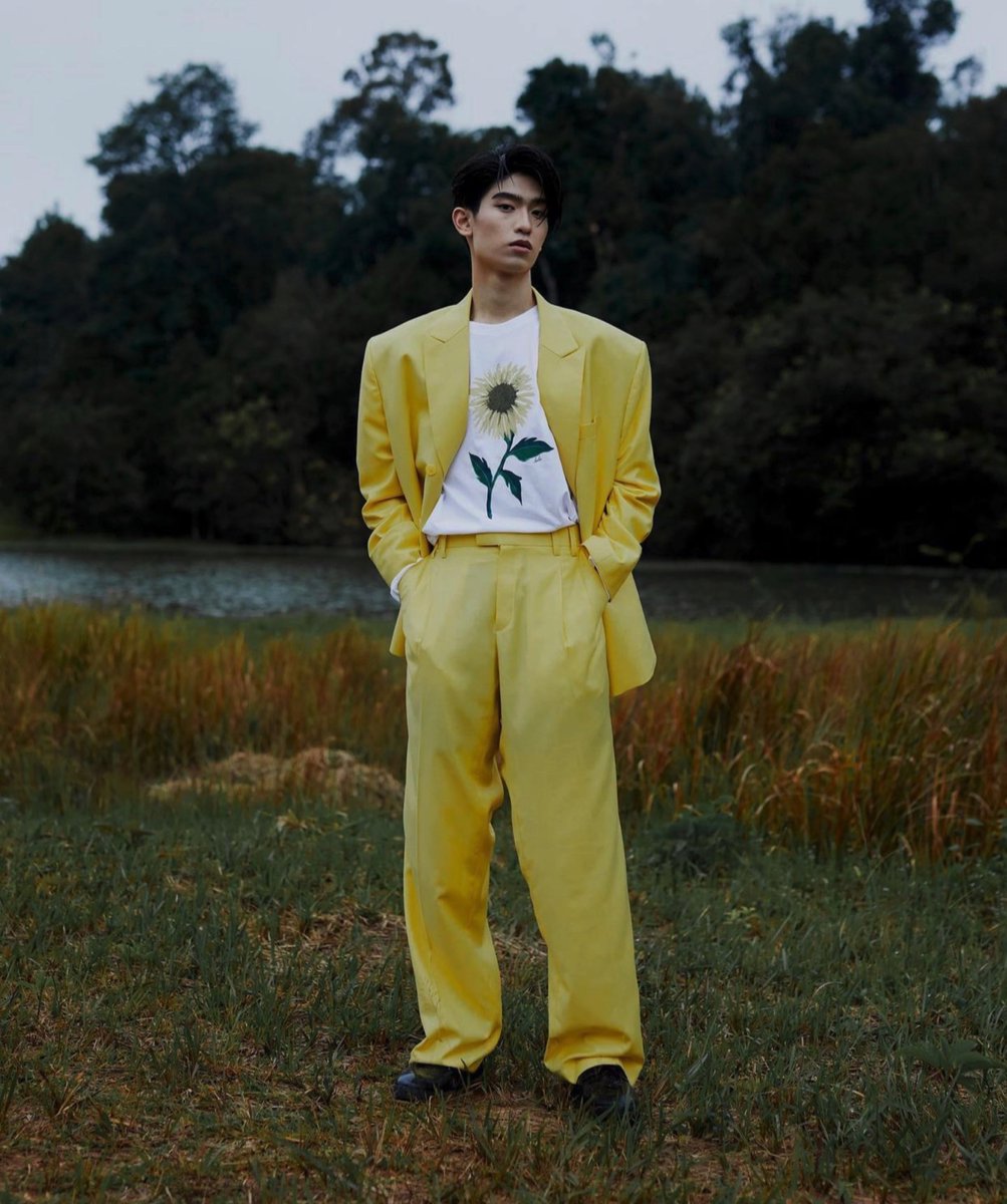 GKNWStyle's tweet photo. Gulf Kanawut is wearing Sunflower T-shirt and Full Yellow Set in Leela Official’s Fall/Winter 2021 “Hop Hop Bunny Collection” 🌻
@gulfkanawut
#GulfKanawut
#GKNWStyle
#SulwhasooxGulfDay https://t.co/tSY4iQb0cQ