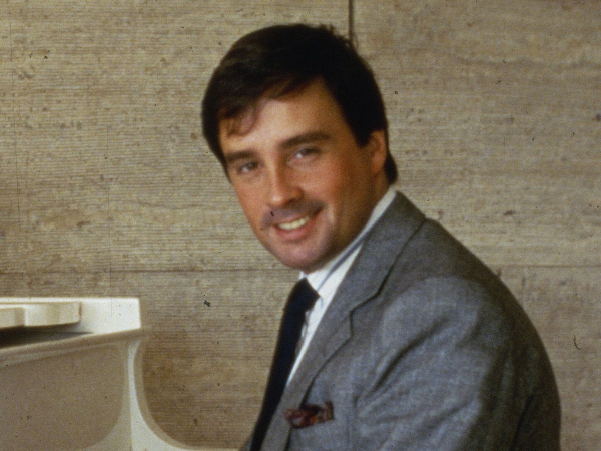 📣🇫🇷MacronardsFM🇮🇱 📻📣📻🏳🌈🇻🇪 (@macronardsfm) on Twitter photo 35 ans aujourd'hui disparaissait Thierry Le Luron. 13 novembre 1986. Pour moi, c'est hier. Cher <a href="/BernardMabille/">Bernard Mabille</a> nous ne l'oublions pas. Ce tweet en souvenir de tant de rires, tant de si bons moments. J'avais juste 20 ans et Thierry accompagna mon enfance. Merci Thierry 🥺🙏 35 ans aujourd'hui disparaissait Thierry Le Luron. 13 novembre 1986. Pour moi, c'est hier. Cher <a href="/BernardMabille/">Bernard Mabille</a> nous ne l'oublions pas. Ce tweet en souvenir de tant de rires, tant de si bons moments. J'avais juste 20 ans et Thierry accompagna mon enfance. Merci Thierry 🥺🙏