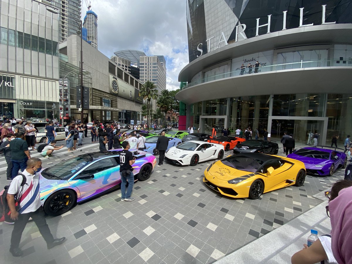 Yoshi_inbu69's tweet photo. Lamborghini20台くらい集まってきた…😳
一台分けてくれませんかね… https://t.co/b5JyrmkPZ5