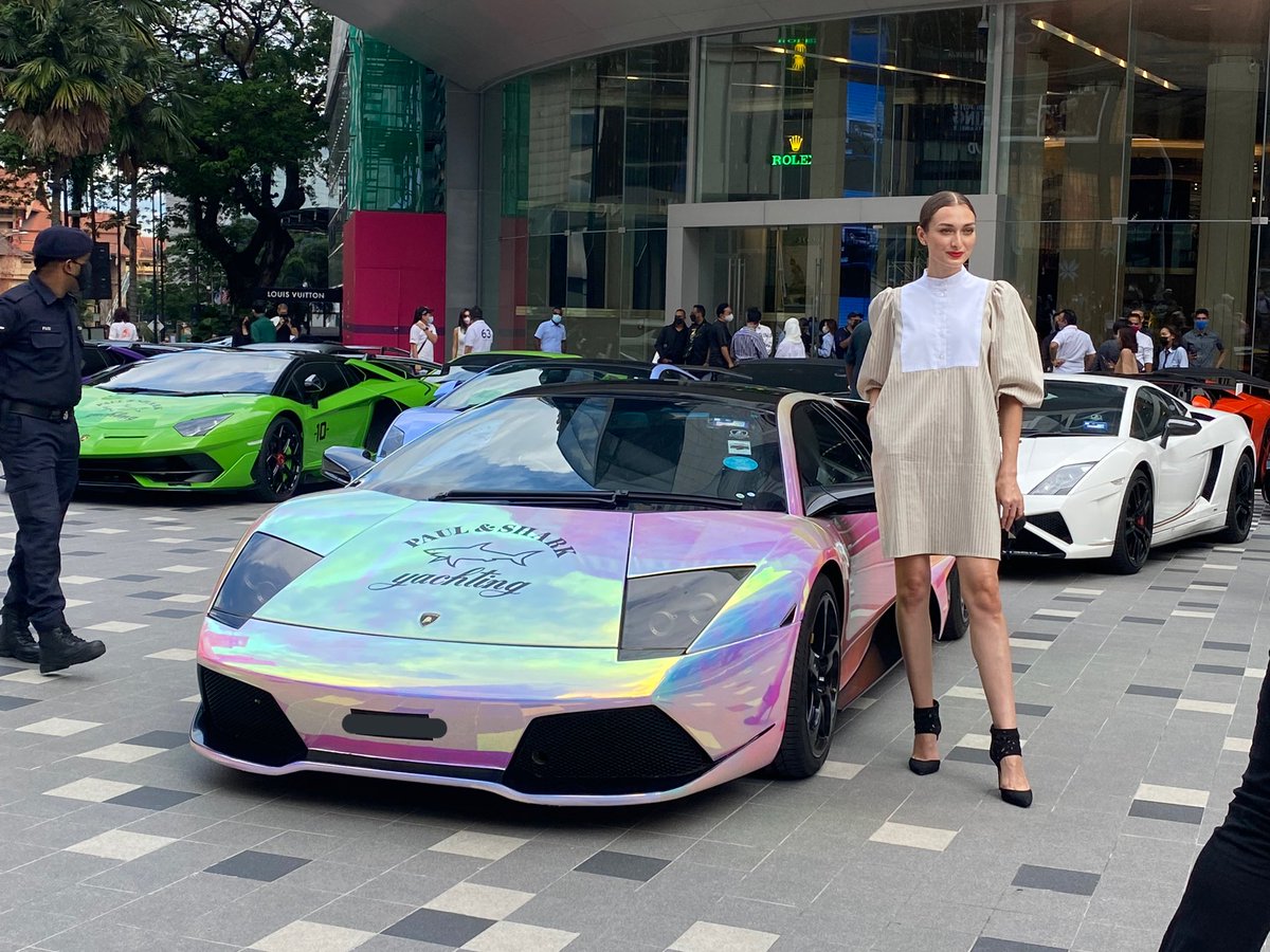 Yoshi_inbu69's tweet photo. Lamborghini20台くらい集まってきた…😳
一台分けてくれませんかね… https://t.co/b5JyrmkPZ5