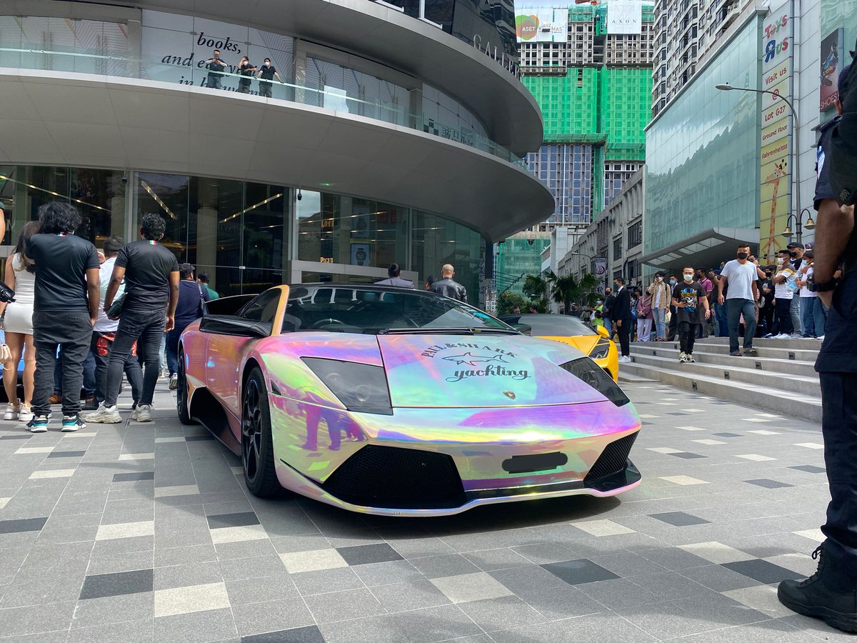 Yoshi_inbu69's tweet photo. Lamborghini20台くらい集まってきた…😳
一台分けてくれませんかね… https://t.co/b5JyrmkPZ5