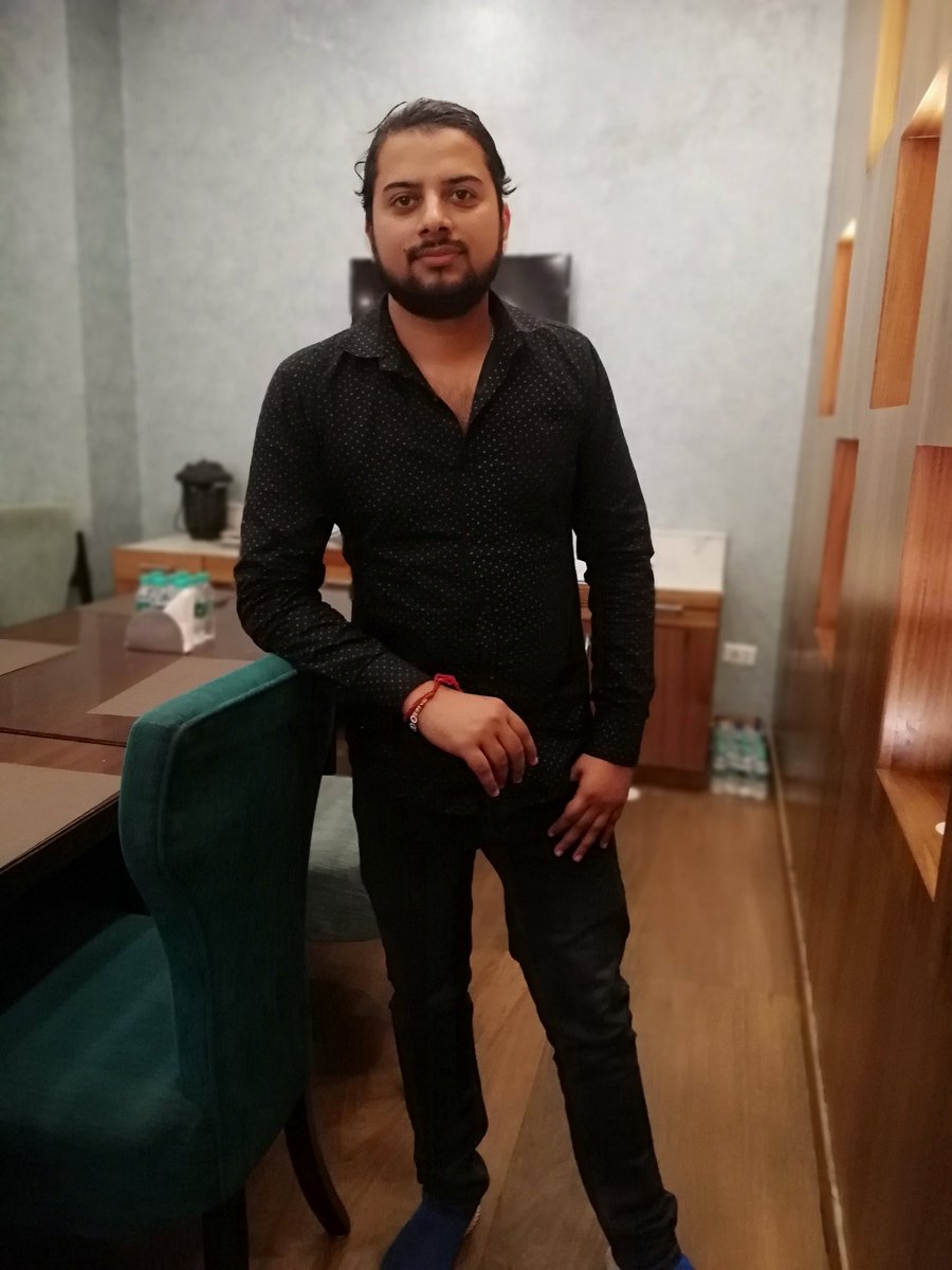 imvikaskohli's tweet photo. Lords Inn Jammu Photoshoot 💞 | Long Hair 😎 Pony Hair Style ❣️ Photography 

#longhair #longhairstyles #ponytail #LordsInn #goodvibes 💓 #goodtimes #Jammu 💞 #love #JammuKashmir #Huawei #P20lite #iPhone #photography 📸 #Photogenic #selfie #PhotosOfTheDay 😍  #photography https://t.co/9qsiaT6wlu