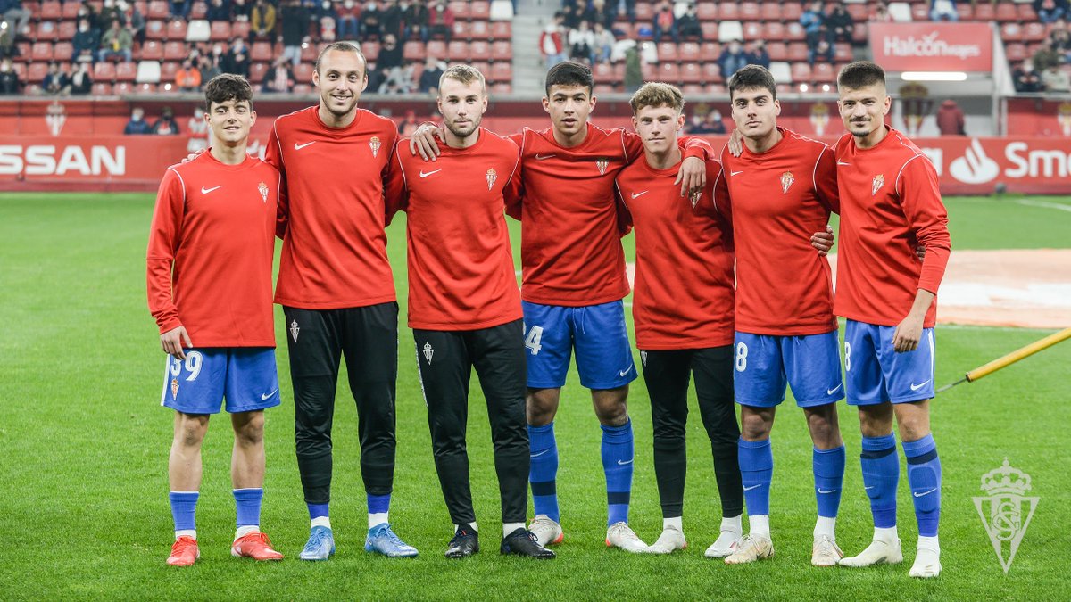 ⭕ Debut con el primer equipo de Santamaría y Oyón.

Primeros minutos de César en #LaLigaSmartBank.

#RealSporting