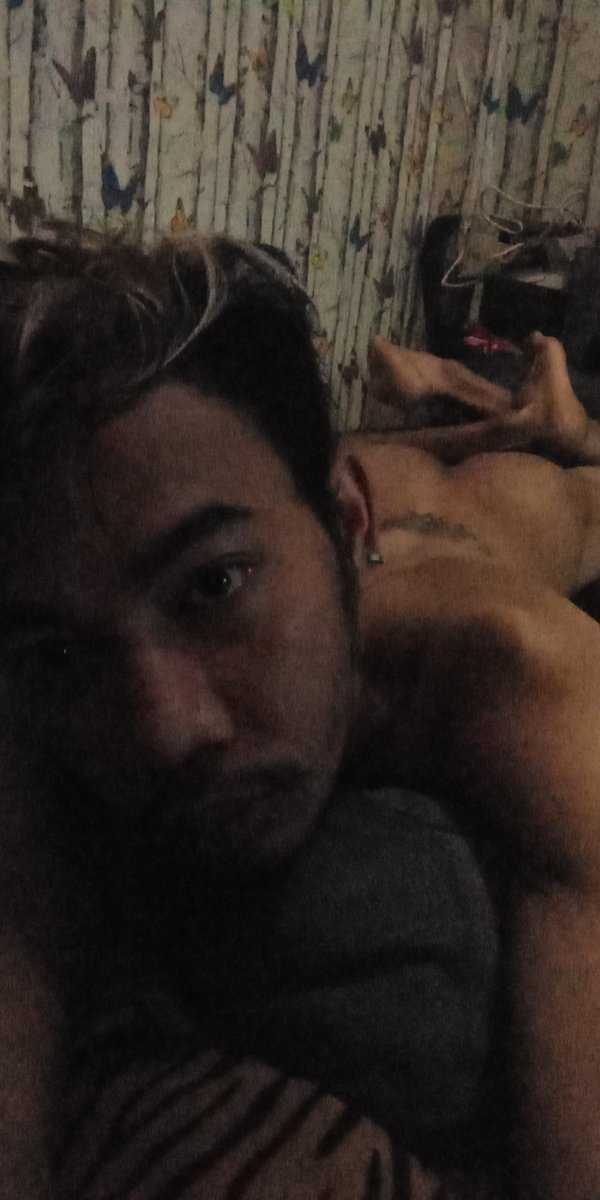 kim160692's tweet photo. Masih mager epek smlm arput 4 botol 🍻 🍻💦 💦💦���🤣 https://t.co/I11HYP6q9j