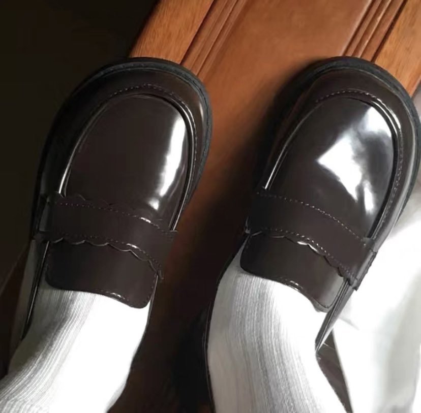 sansan334_'s tweet photo. 定制的话可以选择自己喜欢的袜子给妹妹免费加工哦  入vip送两双定制和3个妹妹联系方式   图3 图4现货 可直接发

（ps：玉桂狗这个妹子下雨天穿湿了 第二天体育课又穿了一天 味道可想而知 喜欢重口的可以下手

#原味 #萝莉 #恋足 #足控 #jk #Lolita #射脚 #女s #白丝 #棉袜 #lo袜 #舔脚 https://t.co/wjxprHoPte