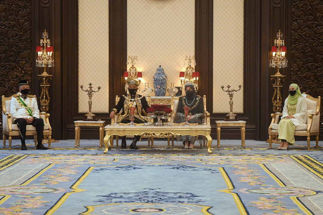 IsmailSabri60's tweet photo. Istiadat Menghadap dan Pengurniaan Darjah Kebesaran, Bintang dan Pingat Persekutuan 2021 bersempena Hari Keputeraan Rasmi Yang di-Pertuan Agong, Yang di-Pertuan Agong Al-Sultan Abdullah Ri’ayatuddin Al-Mustafa Billah Shah.. https://t.co/Nqi0Qqwzlw