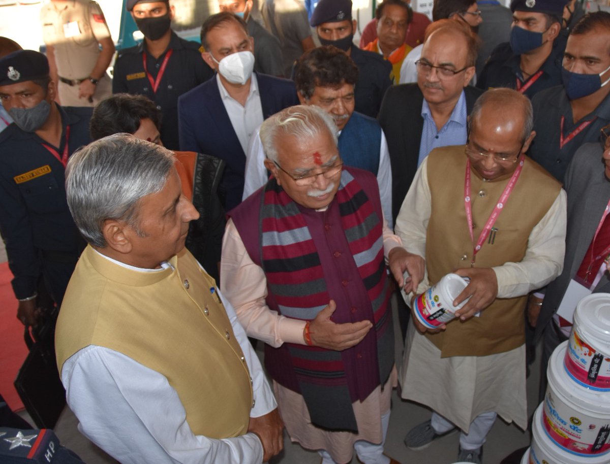 officialHGSA's tweet photo. भारत की पहली गौशाला में खादी इंडिया के सहयोग से हरियाणा गौ सेवा आयोग  @officialHGSA  के तत्वाधान में गौवंश अनुसंधान केंद्र, पिंजौर में  स्थापित गौपाष्टामी उत्सव के अवसर पर प्राकृतिक पेंट का लोकार्पण प्रदेश के यशश्वी मुख्यमंत्री श्री @mlkhattar  जी ने अध्यक्ष हरियाणा विधानसभा ... https://t.co/K7cTDP2EyA