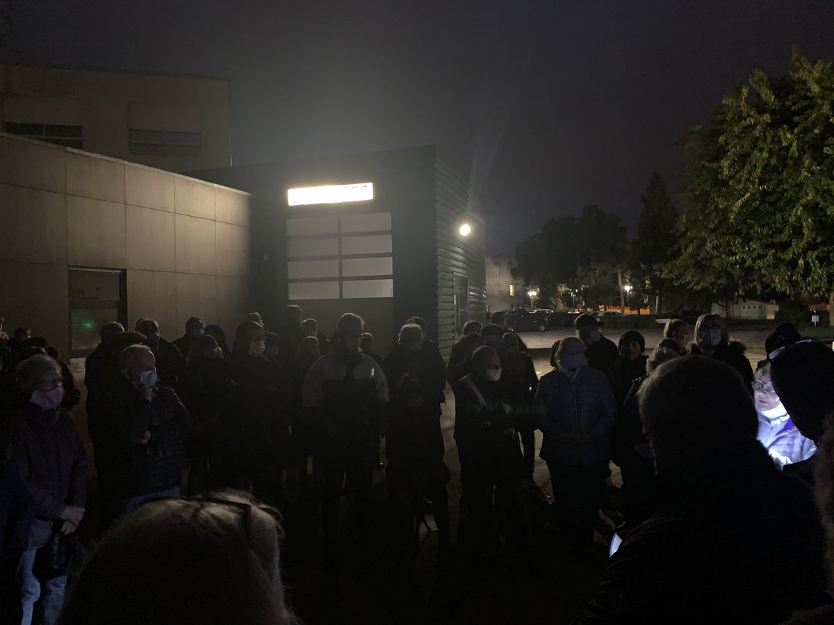 acharpentier85's tweet photo. #mobilisation #urgences #lucon 
Nouvelle mobilisation ce vendredi des habitants, de l’association ADSP ainsi que des élus pour montrer leur attachement et la nécessité de maintenir ouvert 7jours sur 7 et 24h/24h les urgences de Luçon ainsi qu’une antenne du smur. https://t.co/L64Zz2KAF8